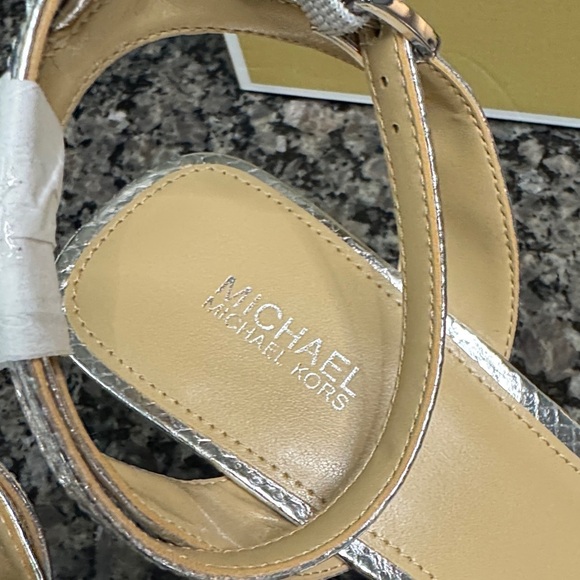 Michael Kors Carrie Silver snake print Metallic embellished Heels NWT 8.5 - Picture 5 of 16